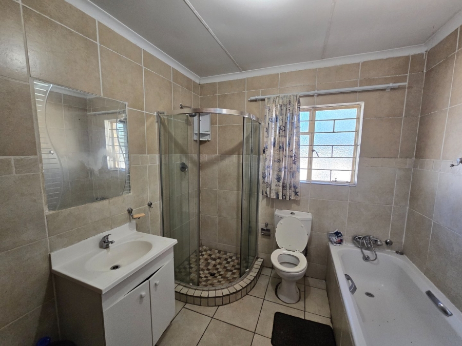 12 Bedroom Property for Sale in Universitas Free State